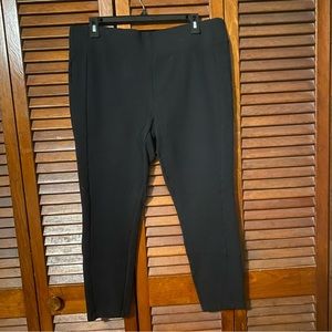 LOFT Black pull on capri dress pant